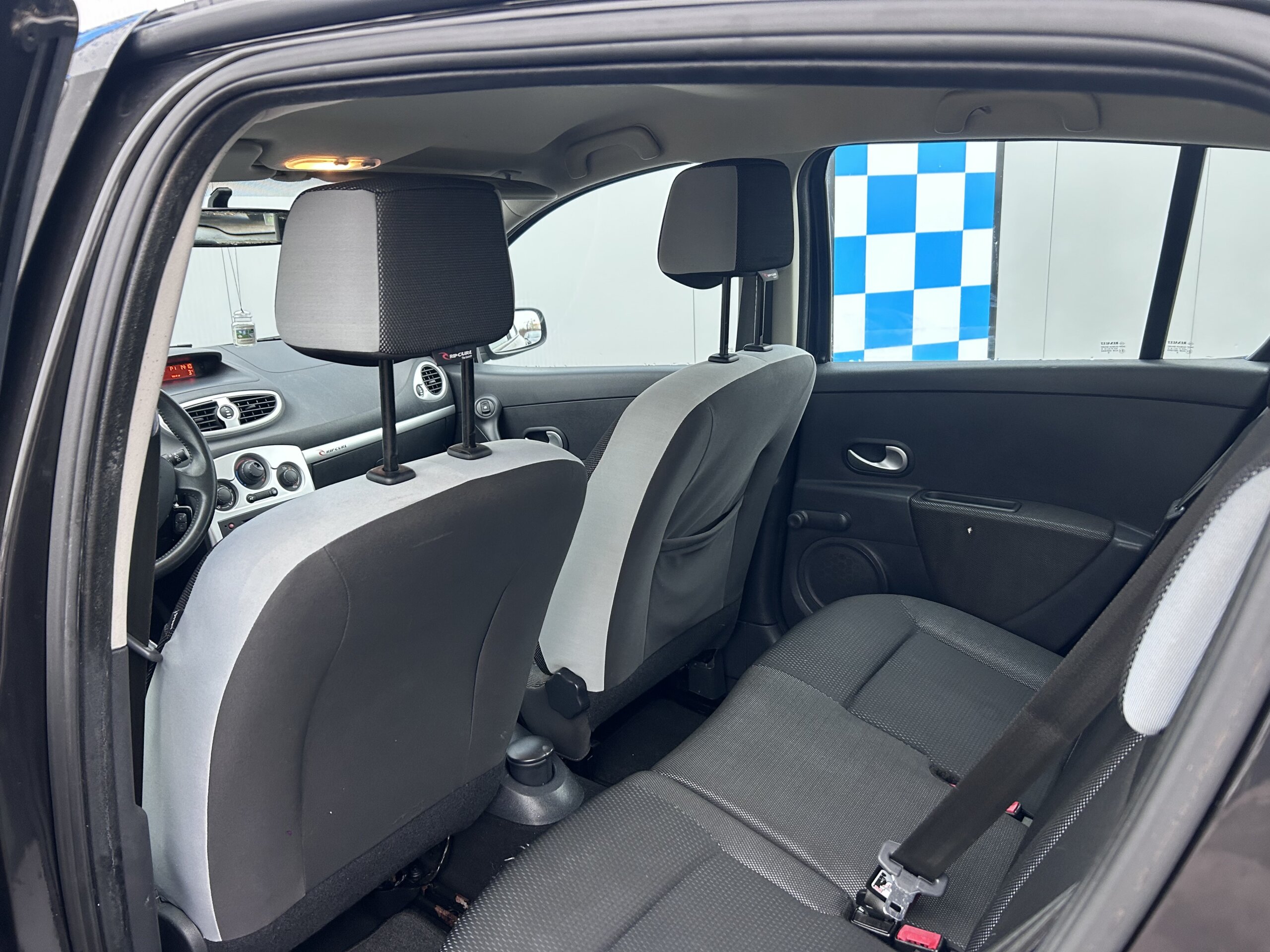 
								Renault clio III 1.2 16V 75Cv RIPCURL full									