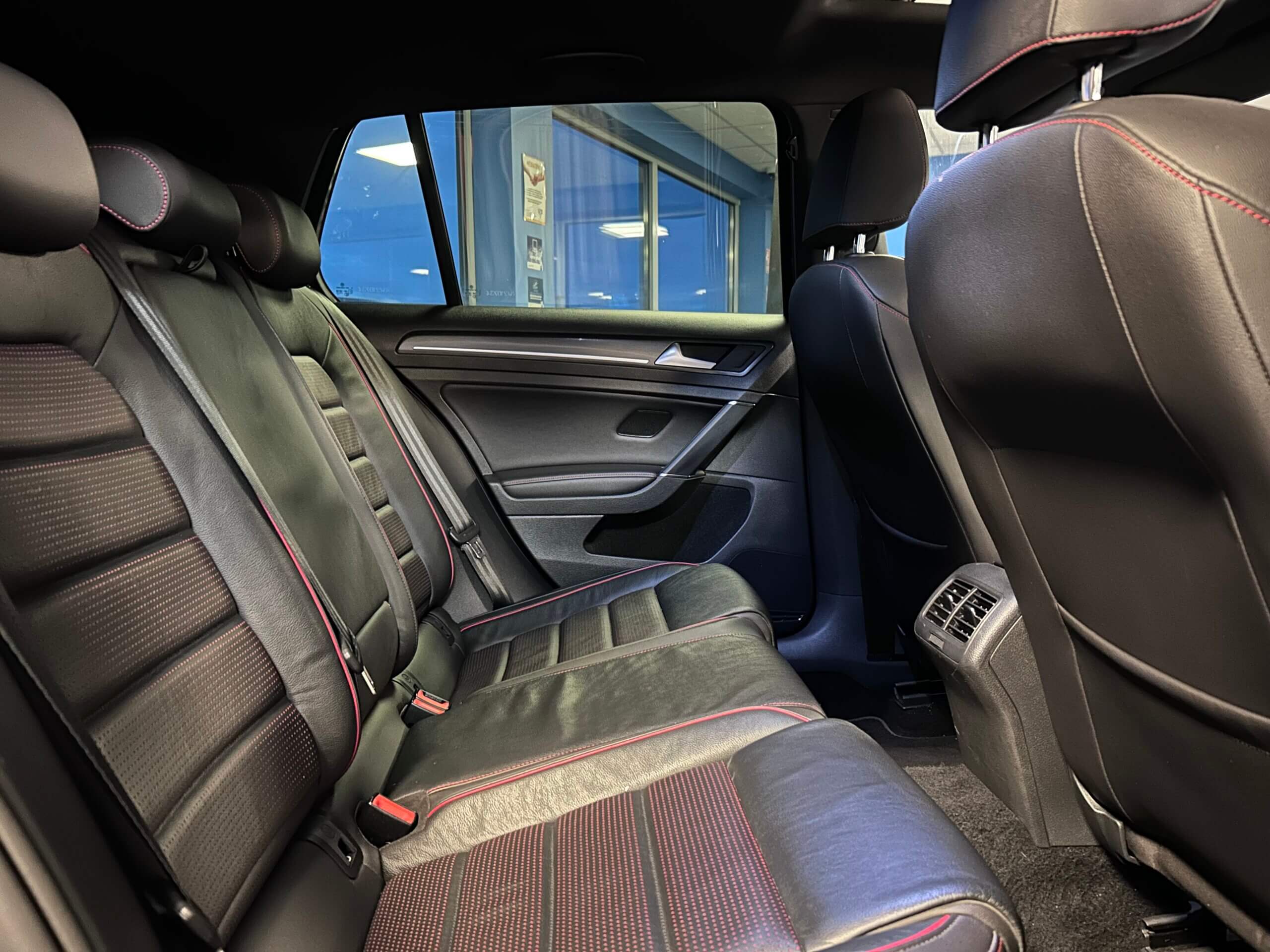 
								GOLF VII GTI Performance DSG7 245 CV full									