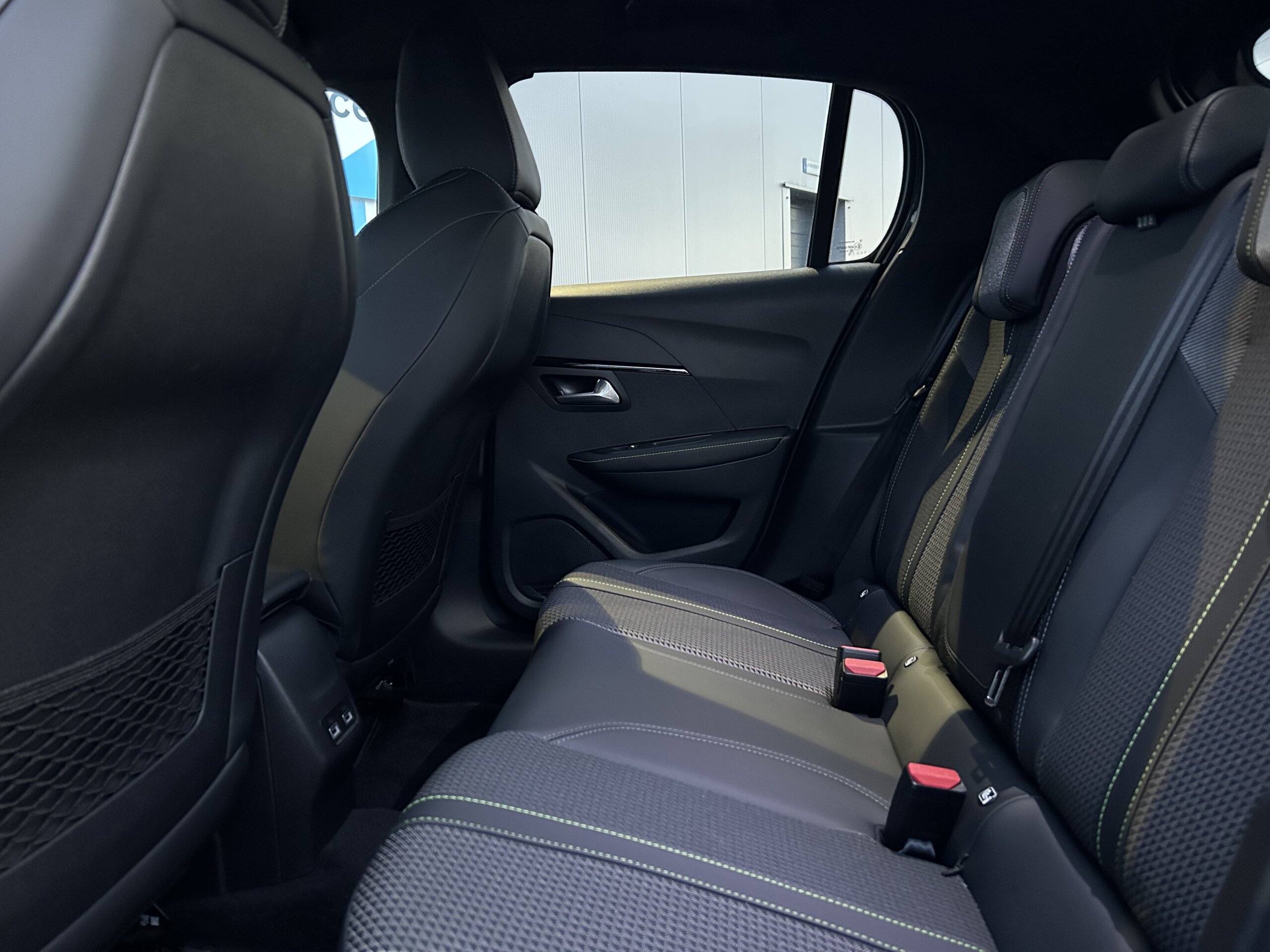 
								Peugeot 208 GT 1.5 BLUEHDI 100CV full									