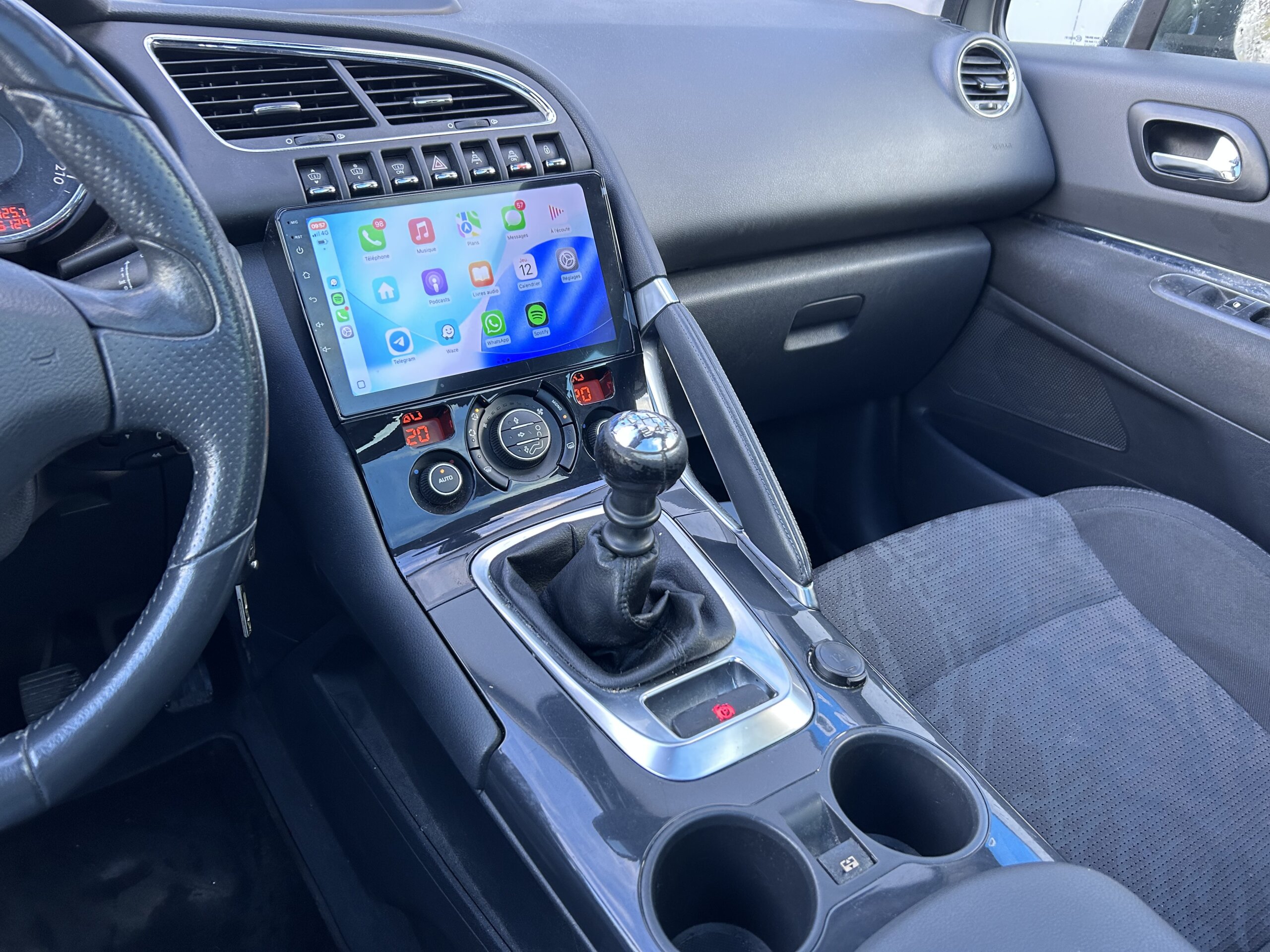 
								PEUGEOT 3008 1.6 HDI 110CV BVM6 full									