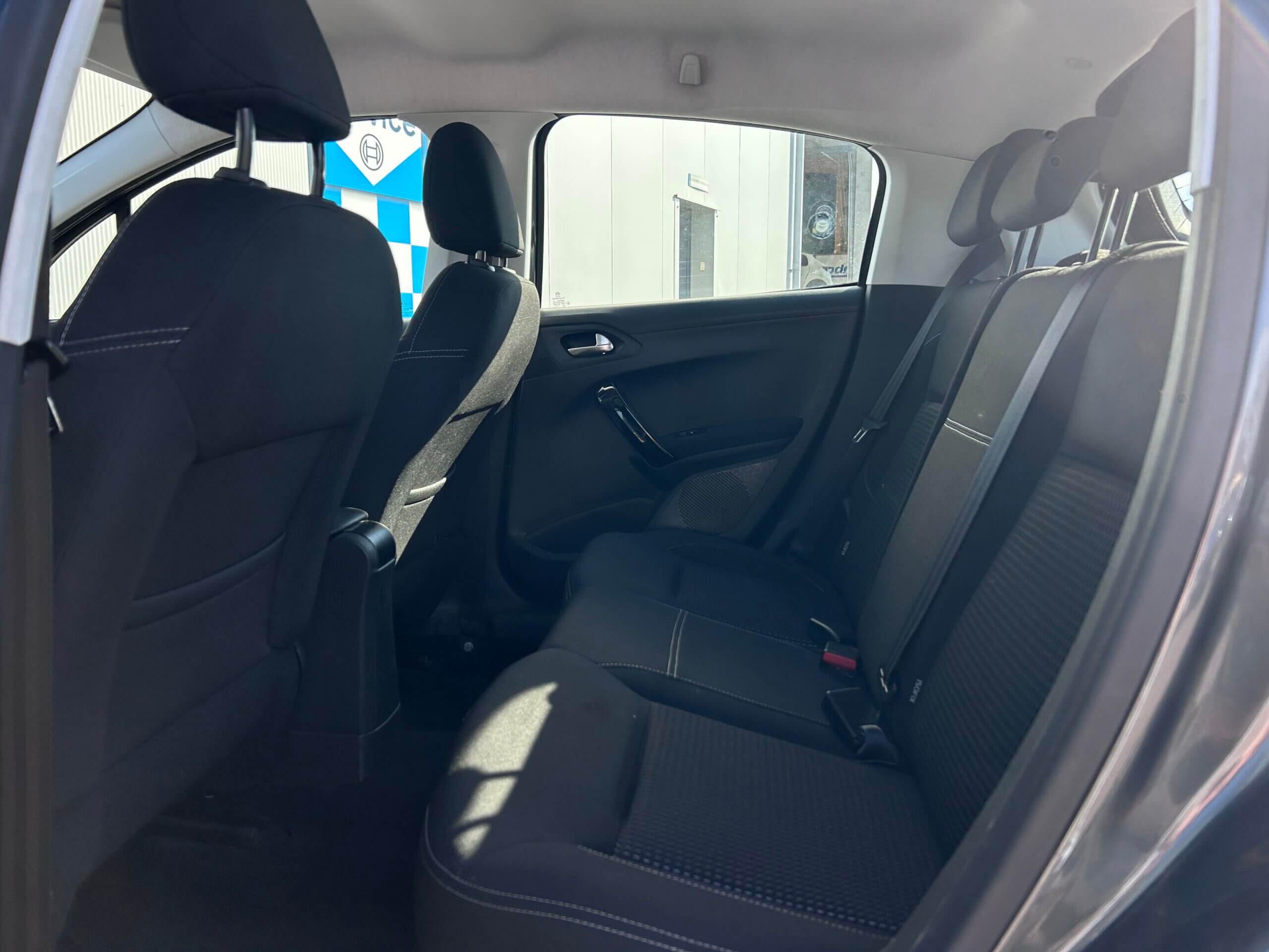 
								Peugeot 208 ALLURE 1.6 HDI 100CV full									