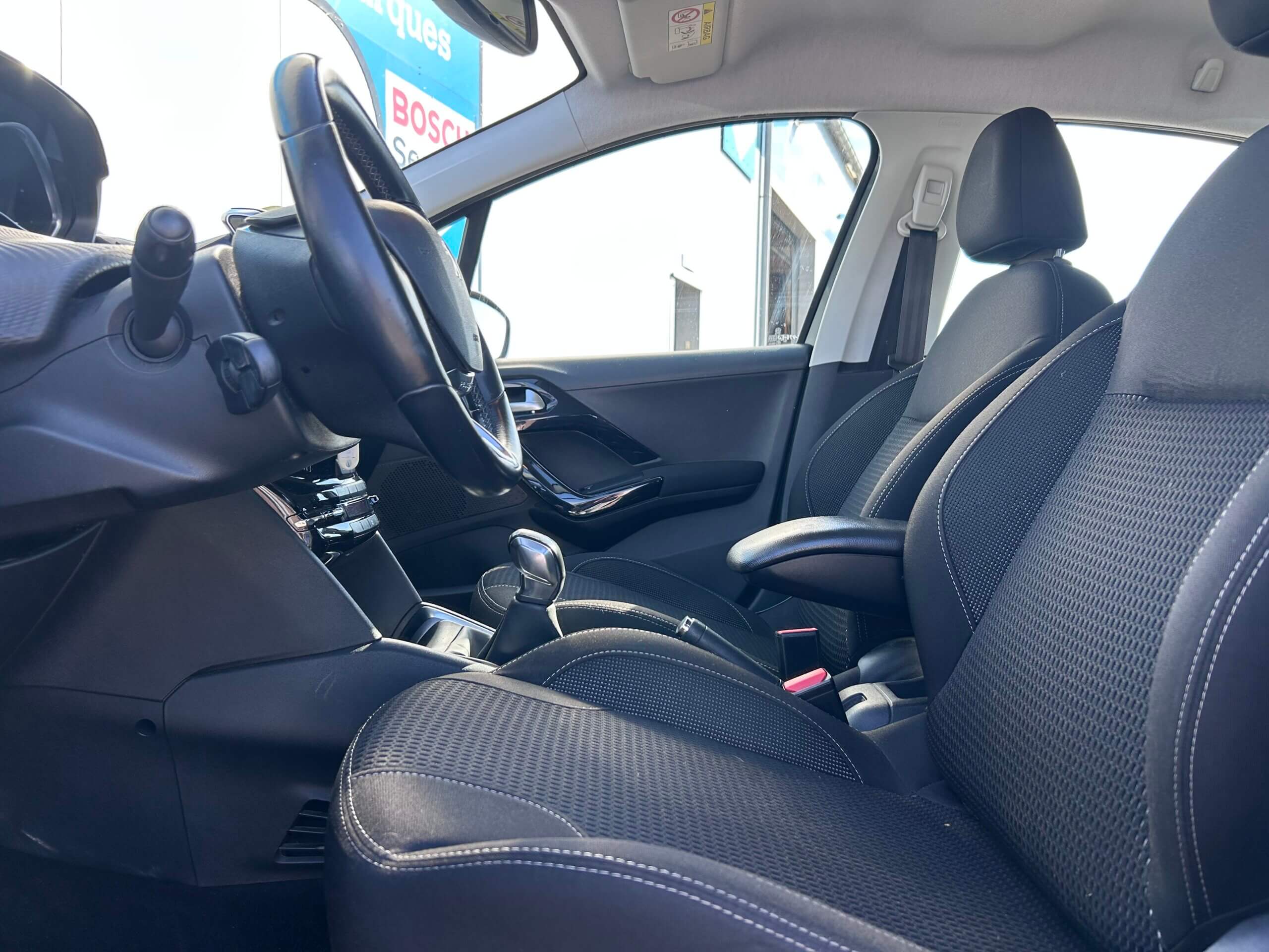 
								Peugeot 208 ALLURE 1.6 HDI 100CV full									