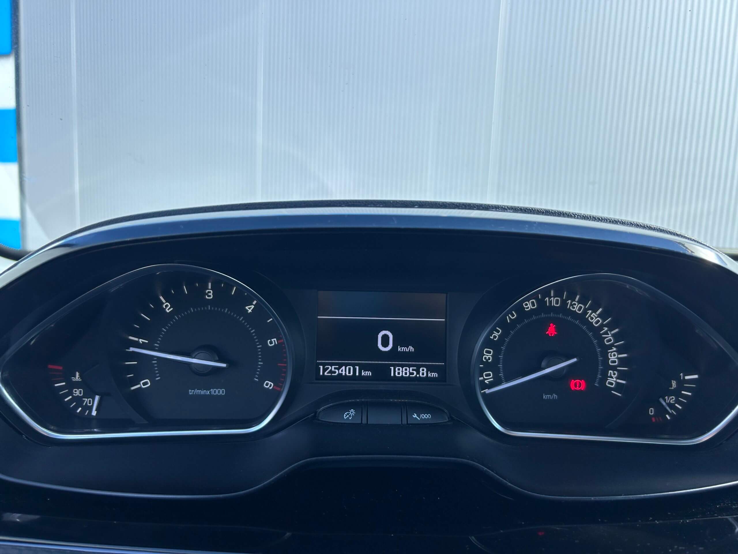 
								Peugeot 208 ALLURE 1.6 HDI 100CV full									