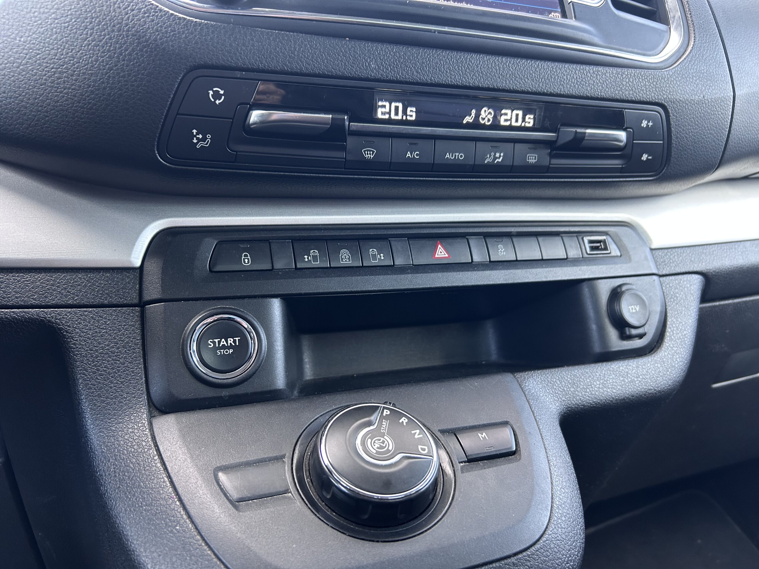 
								PEUGEOT TRAVELLER XL 2.0 BlueHDi 177 CV BVA 8 PLACES full									