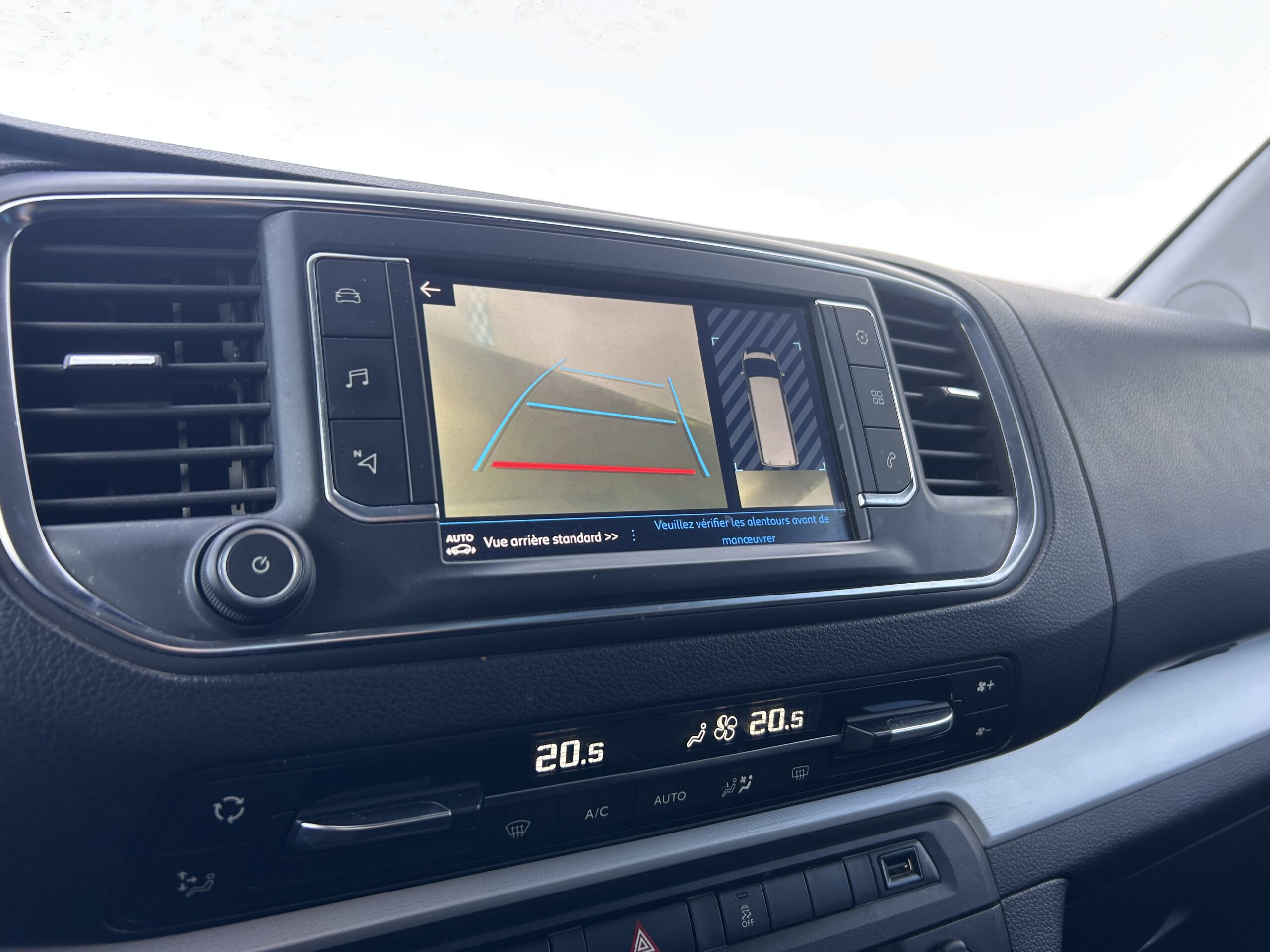 
								PEUGEOT TRAVELLER XL 2.0 BlueHDi 177 CV BVA 8 PLACES full									