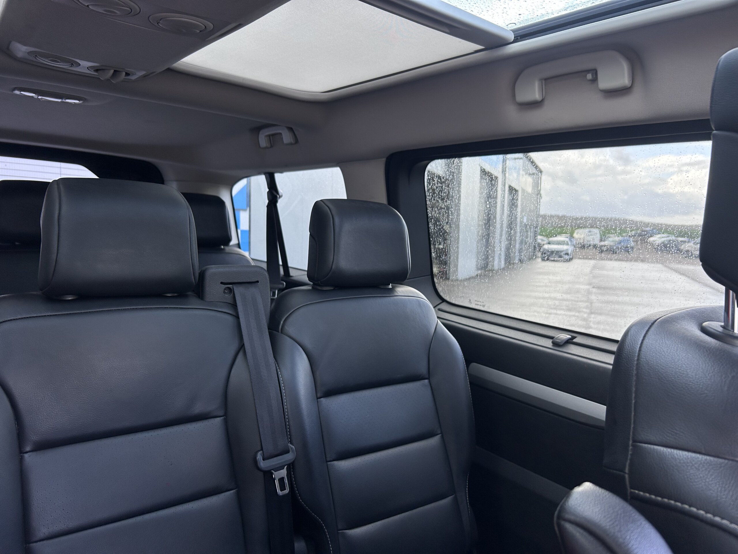 
								PEUGEOT TRAVELLER XL 2.0 BlueHDi 177 CV BVA 8 PLACES full									