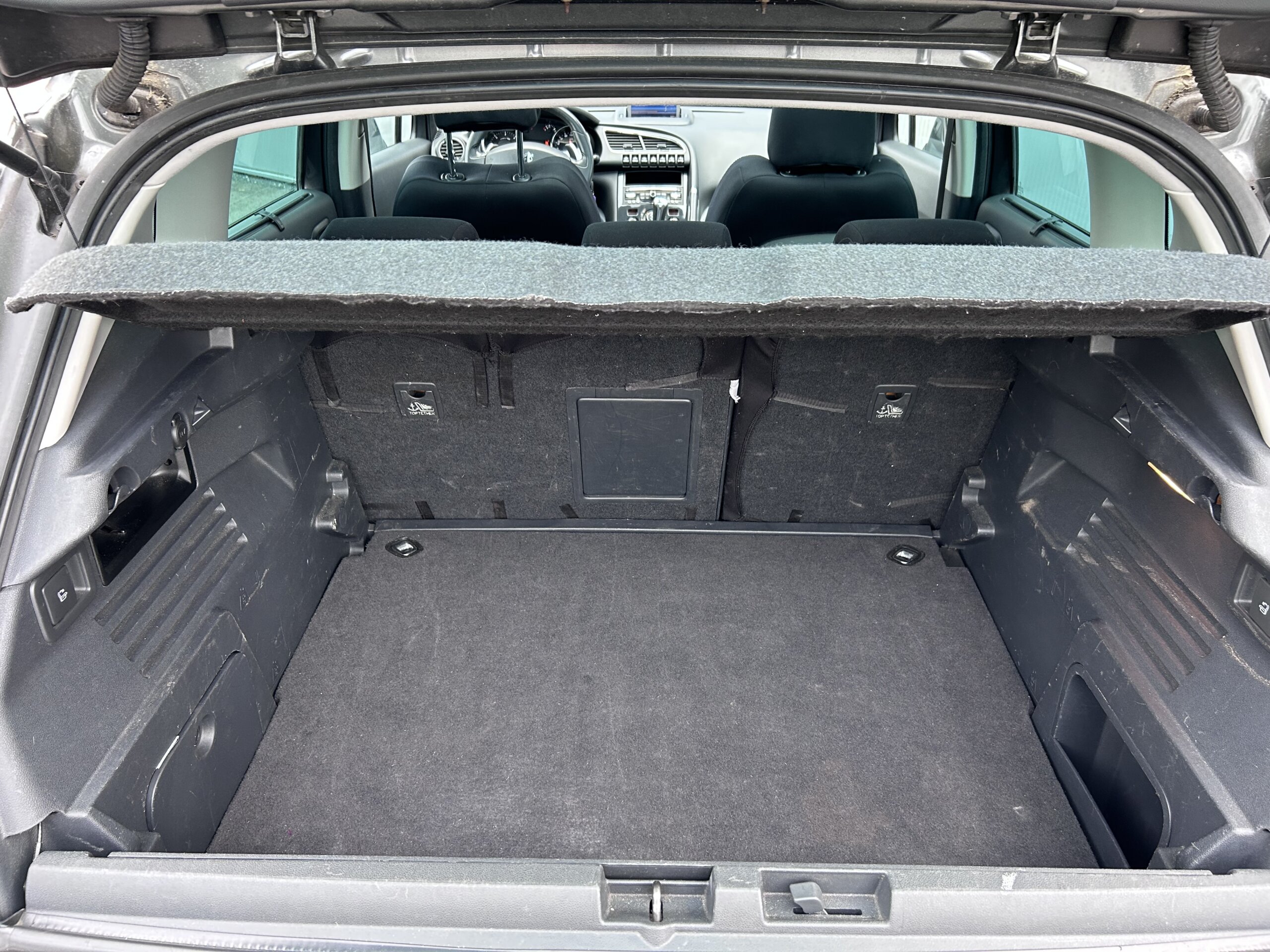 
								PEUGEOT 3008 1.6 HDI 110CV BMP6 ACTIVE full									