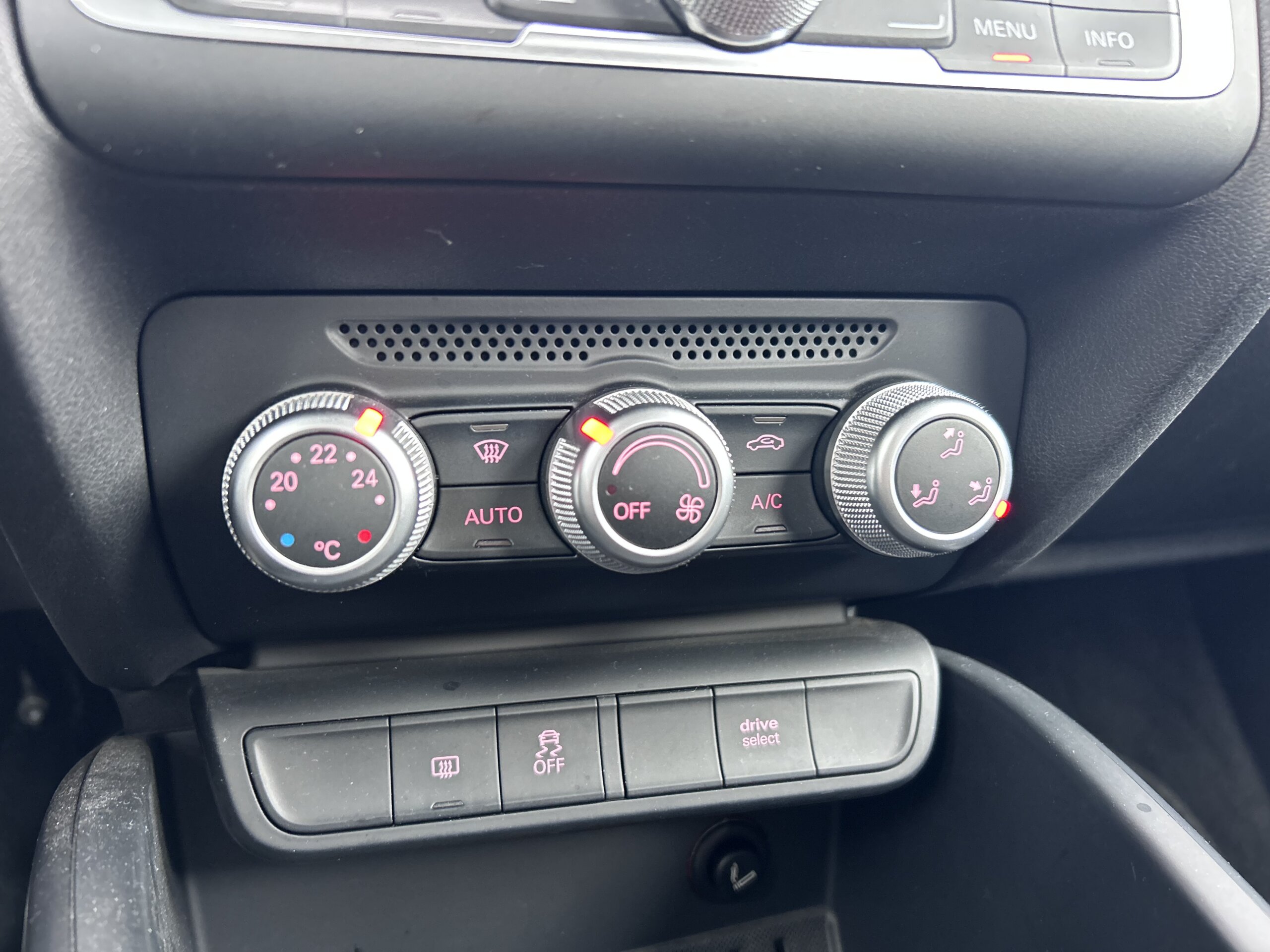 
								AUDI A1 S LINE 1.4 TFSI 125CV full									