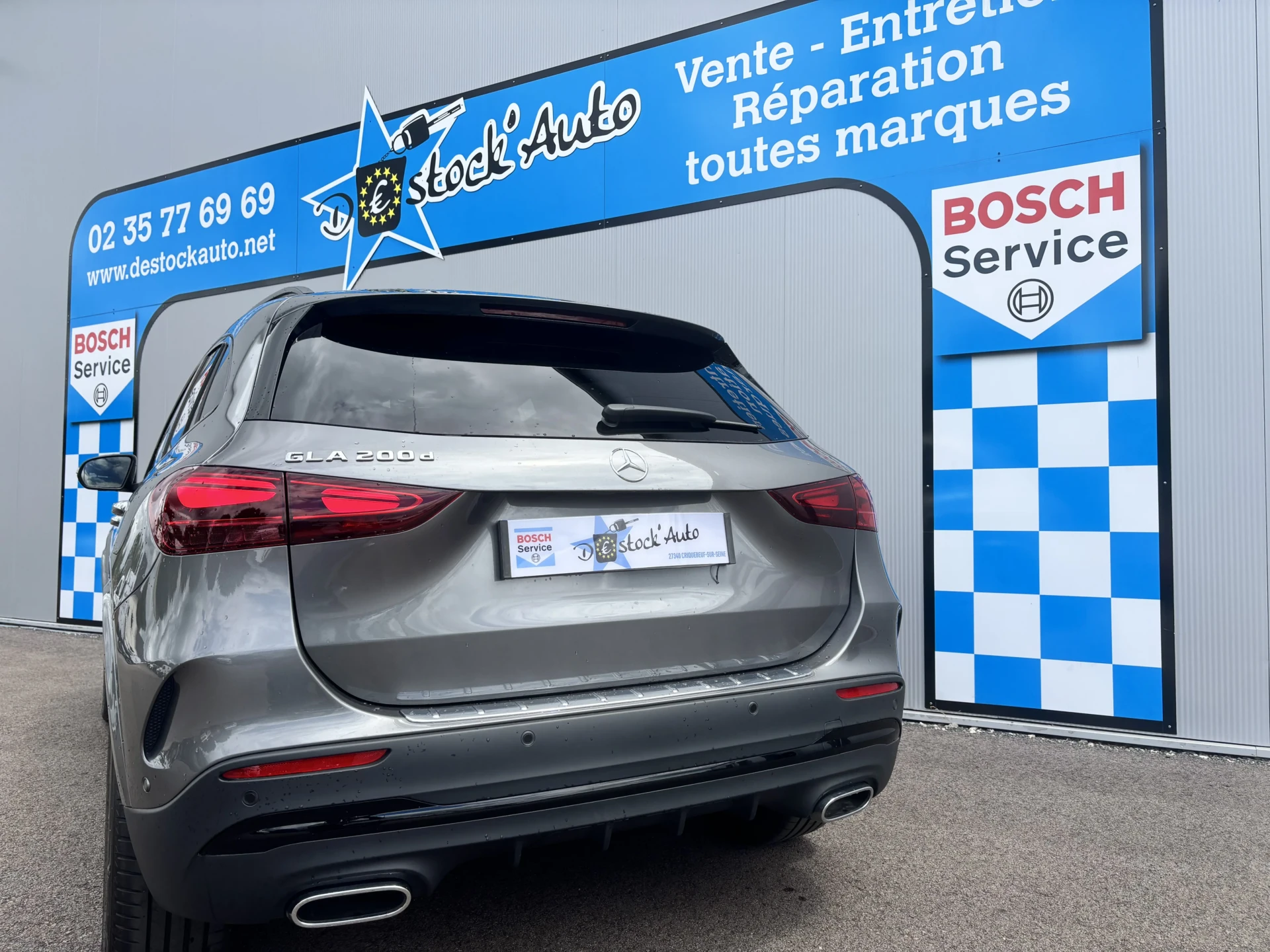 
								Mercedes GLA 200d AMG Line 8G-DCT full									