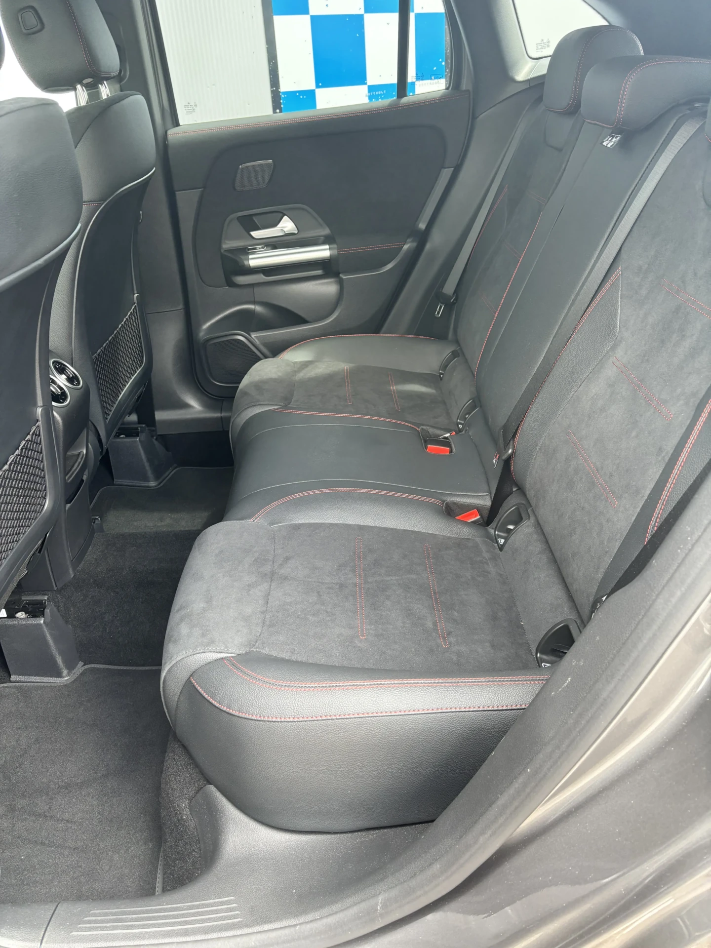
								Mercedes GLA 200d AMG Line 8G-DCT full									