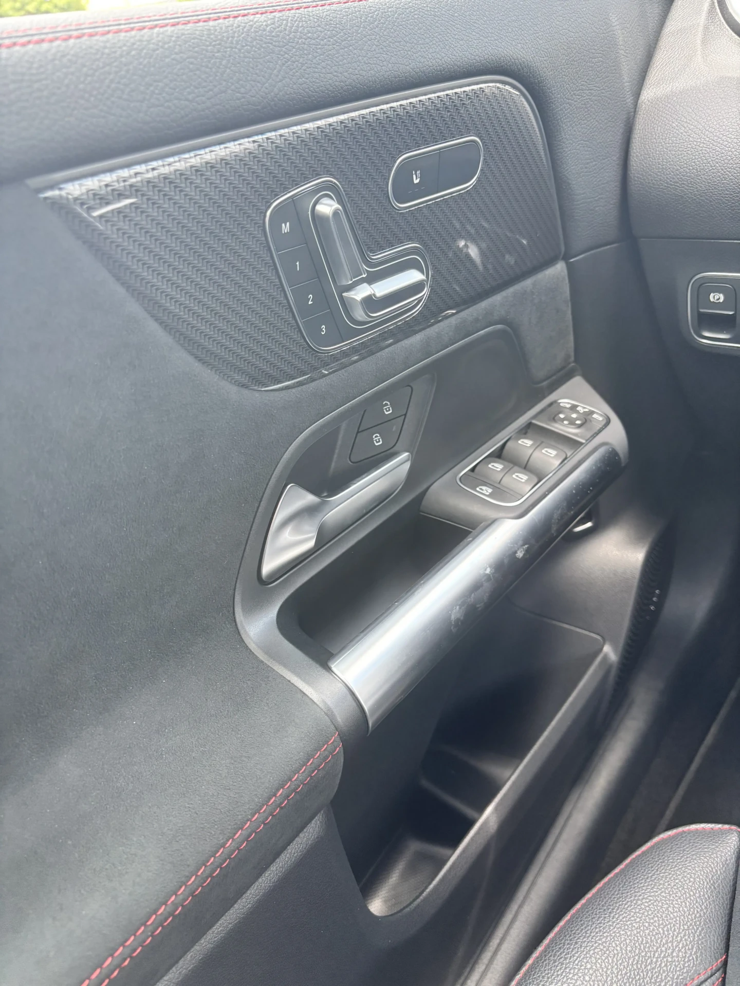 
								Mercedes GLA 200d AMG Line 8G-DCT full									
