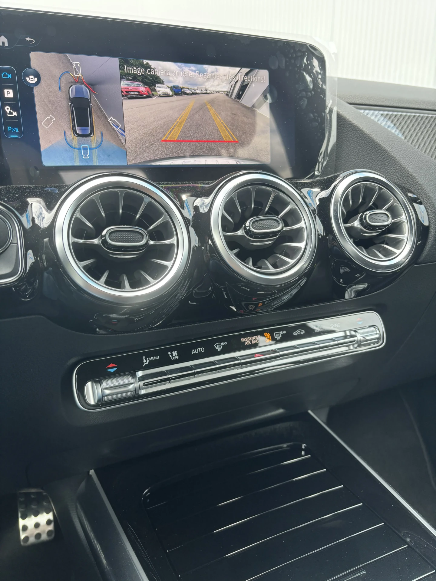 
								Mercedes GLA 200d AMG Line 8G-DCT full									