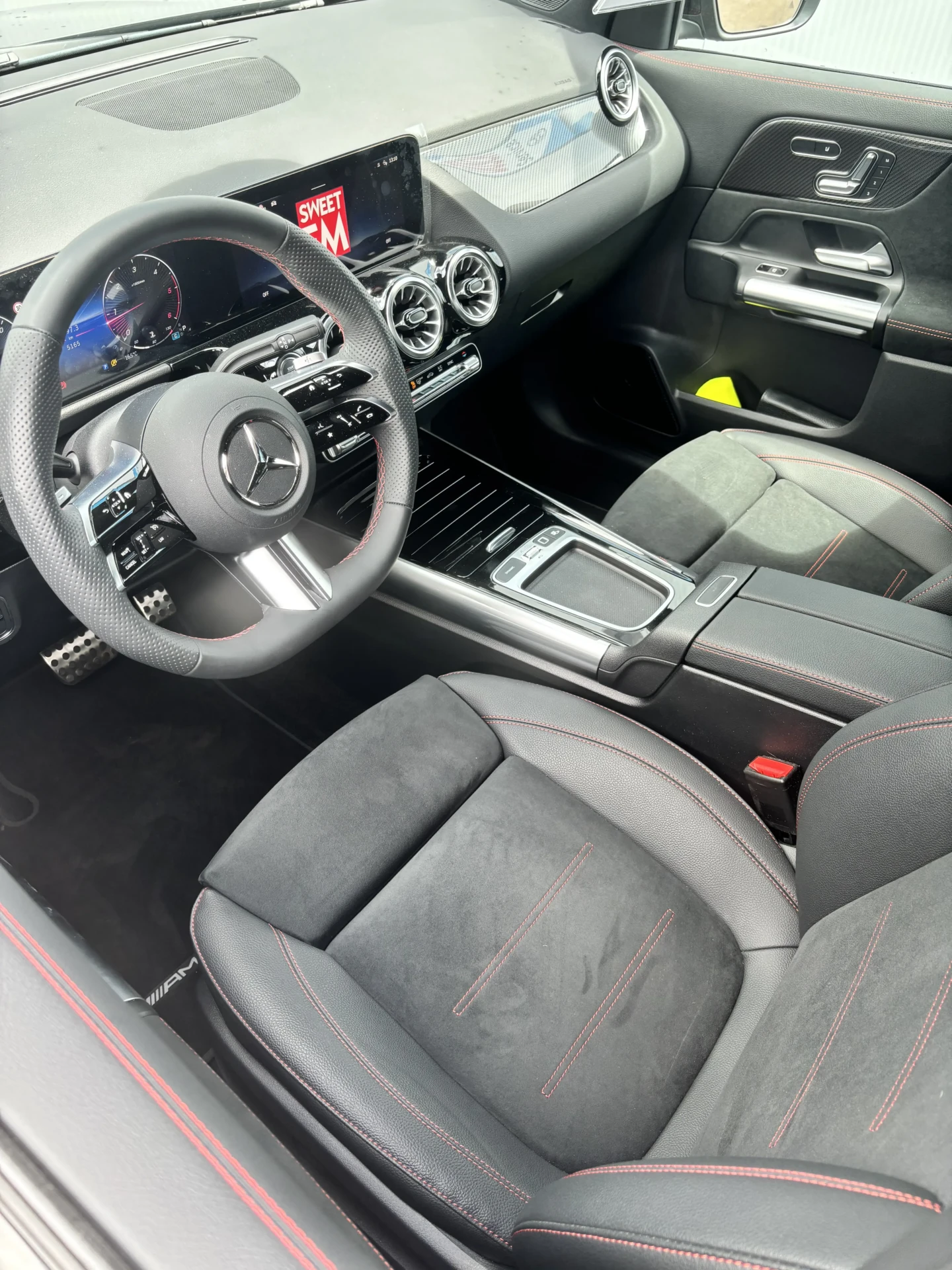 
								Mercedes GLA 200d AMG Line 8G-DCT full									