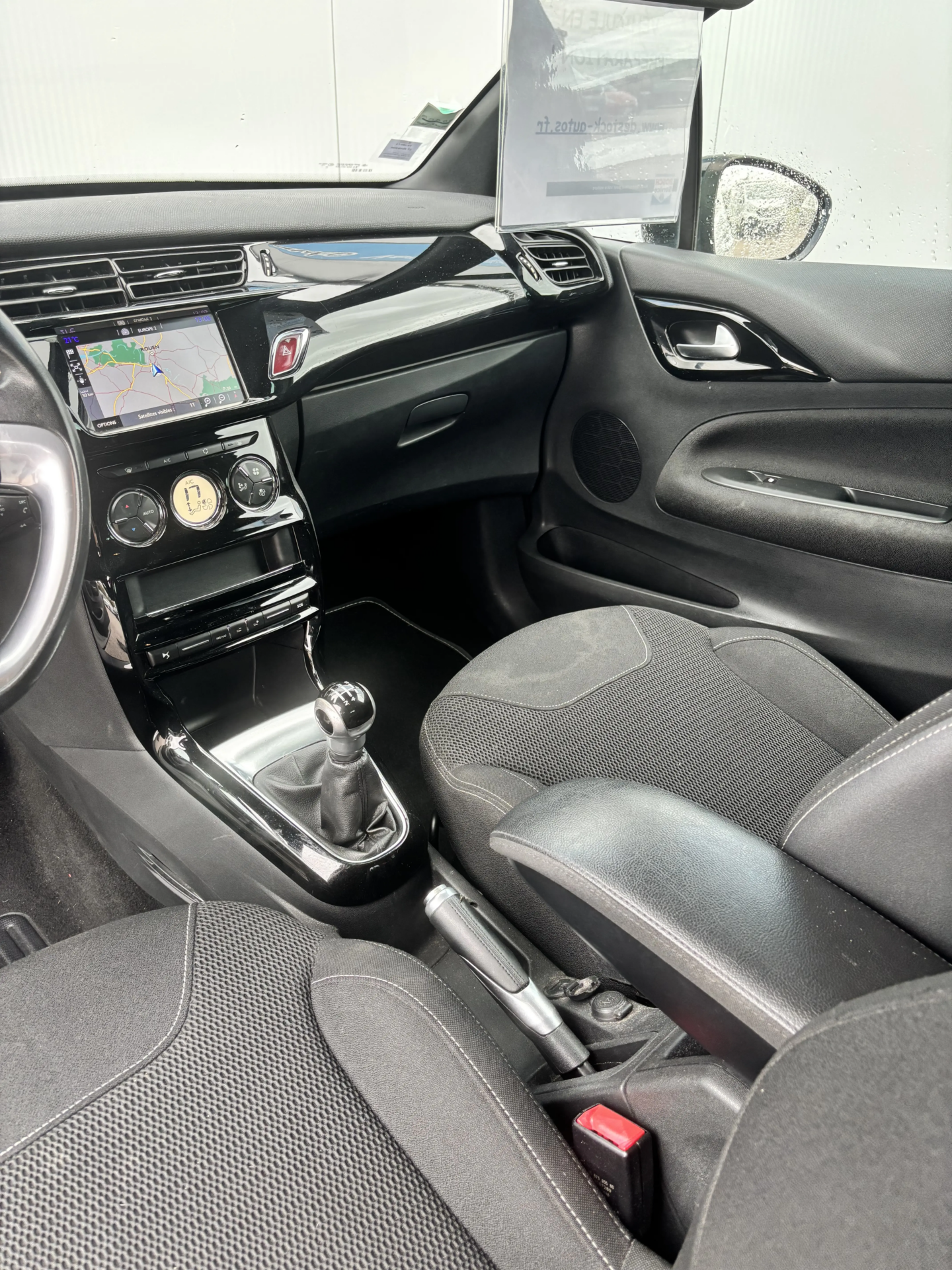 
								DS3 1.6 HDI 100CV SO CHIC full									
