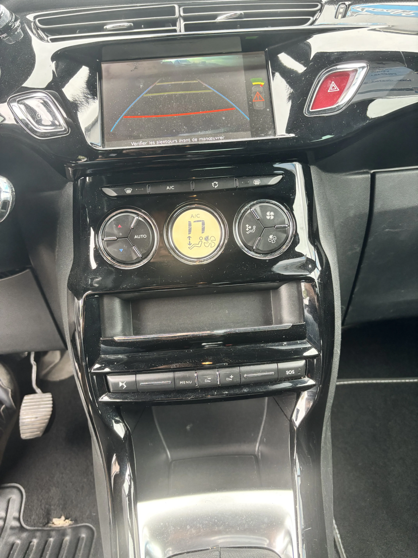 
								DS3 1.6 HDI 100CV SO CHIC full									