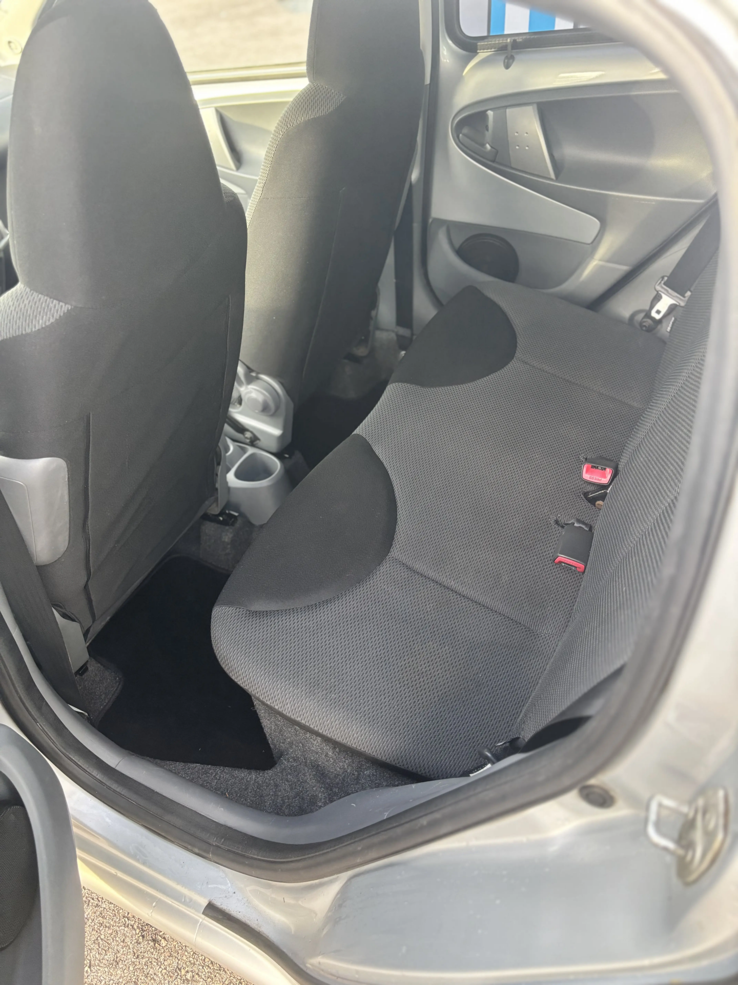 
								Toyota aygo 1.0 70CV full									