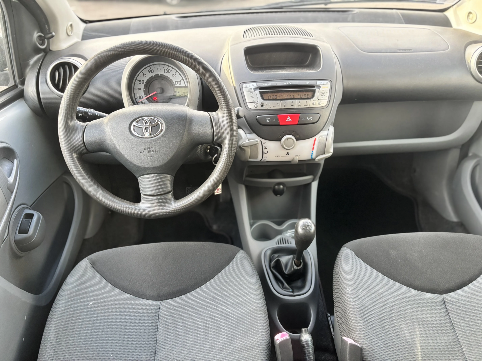 
								Toyota aygo 1.0 70CV full									