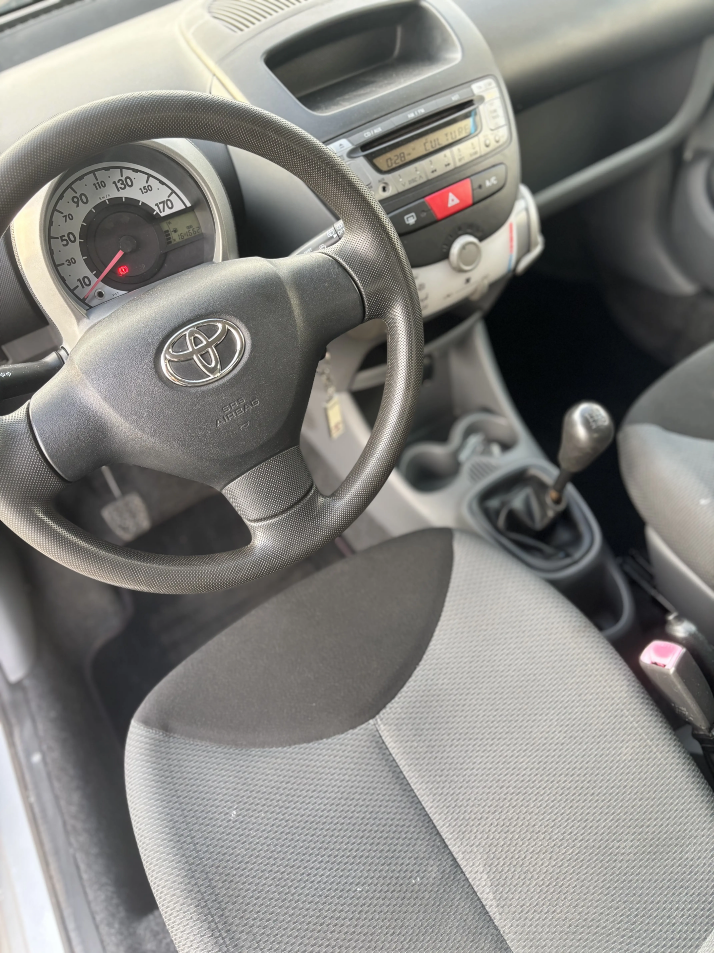 
								Toyota aygo 1.0 70CV full									