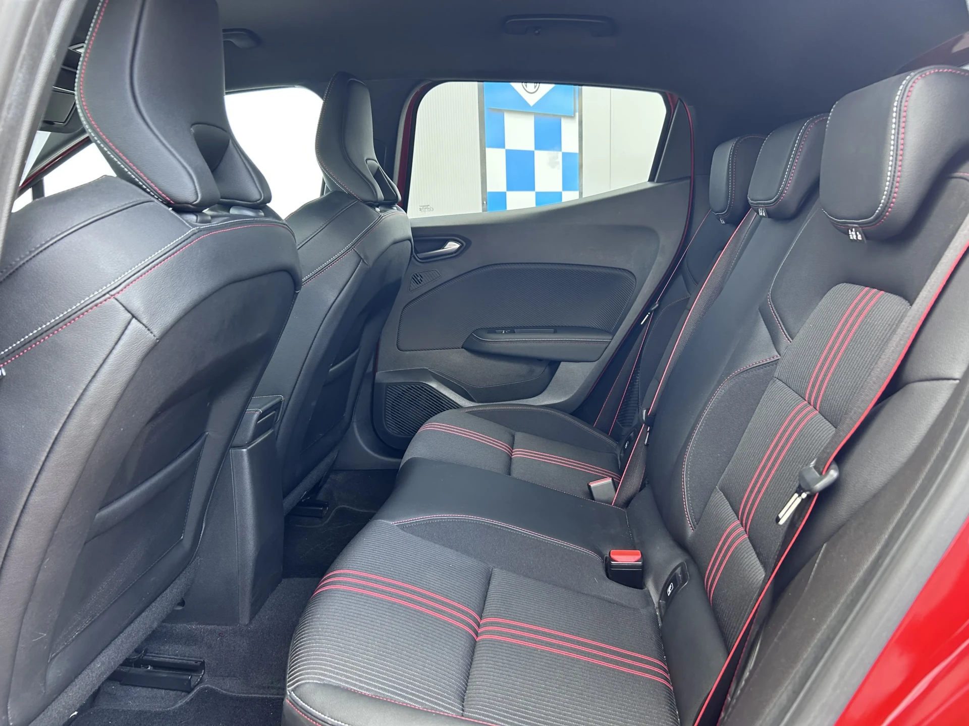 
								Renault CLIO V E-Tech Hybrid 140CV RS-LINE full									