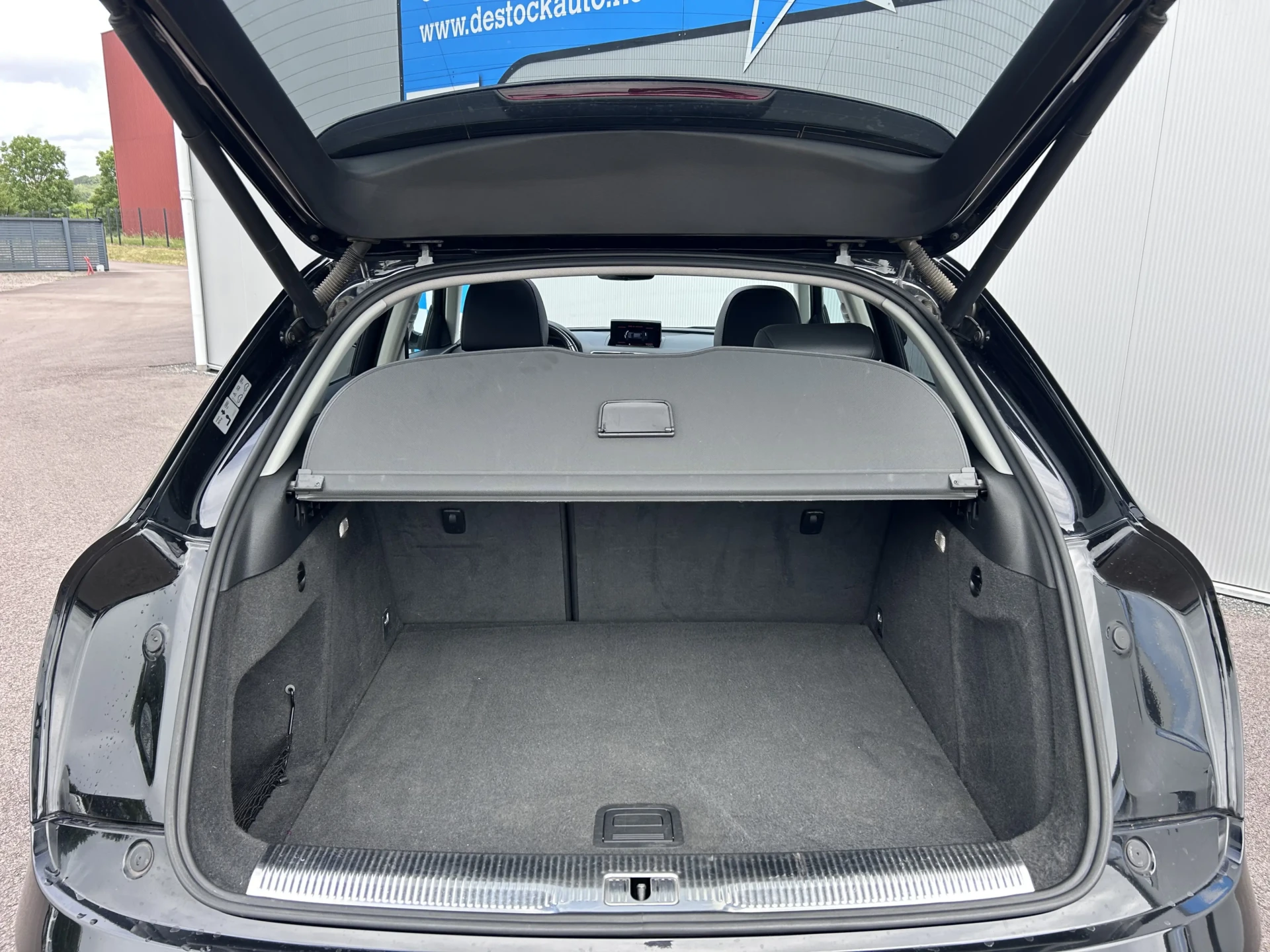 
								Audi Q3 2.0 TDI S TRONIC 150CV S LINE full									