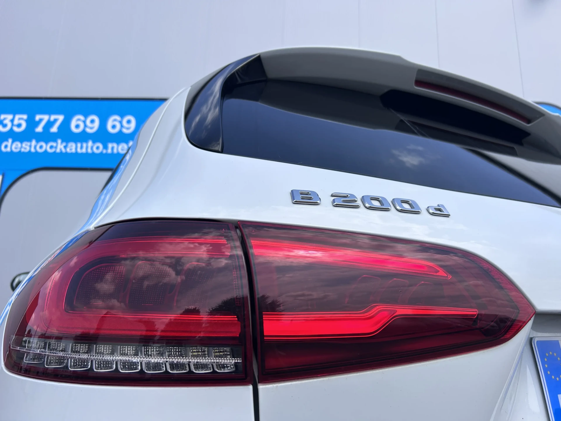 
								MERCEDES CLASSE B 2.0 150CV AMG LINE full									