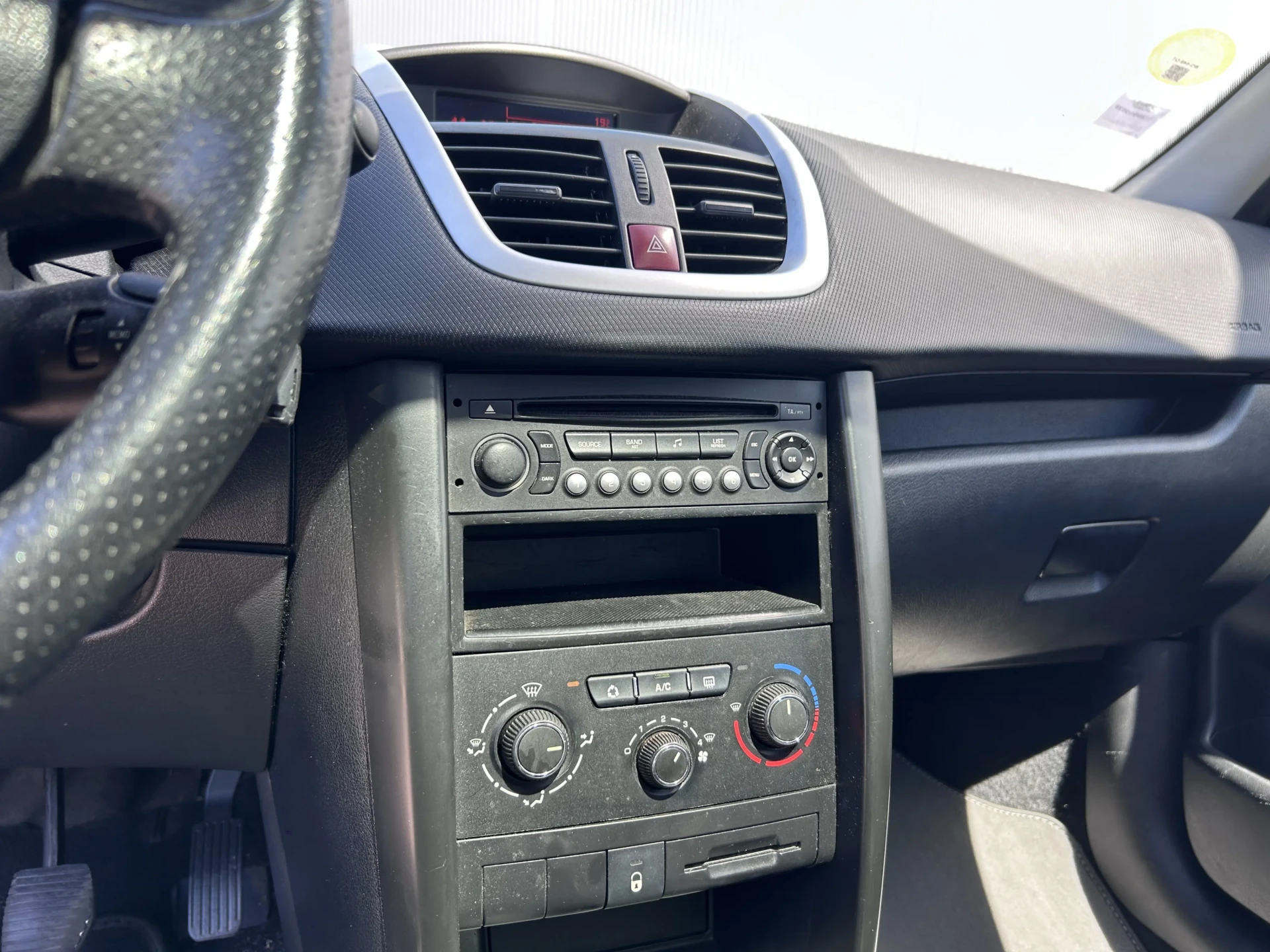 
								PEUGEOT 207 1,6 HDI 90CV ENVY full									