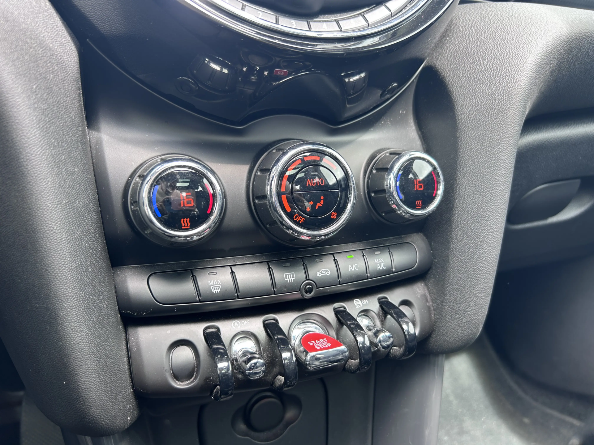 
								MINI COOPER F56 1.5I 136CV HEDDON STREET full									