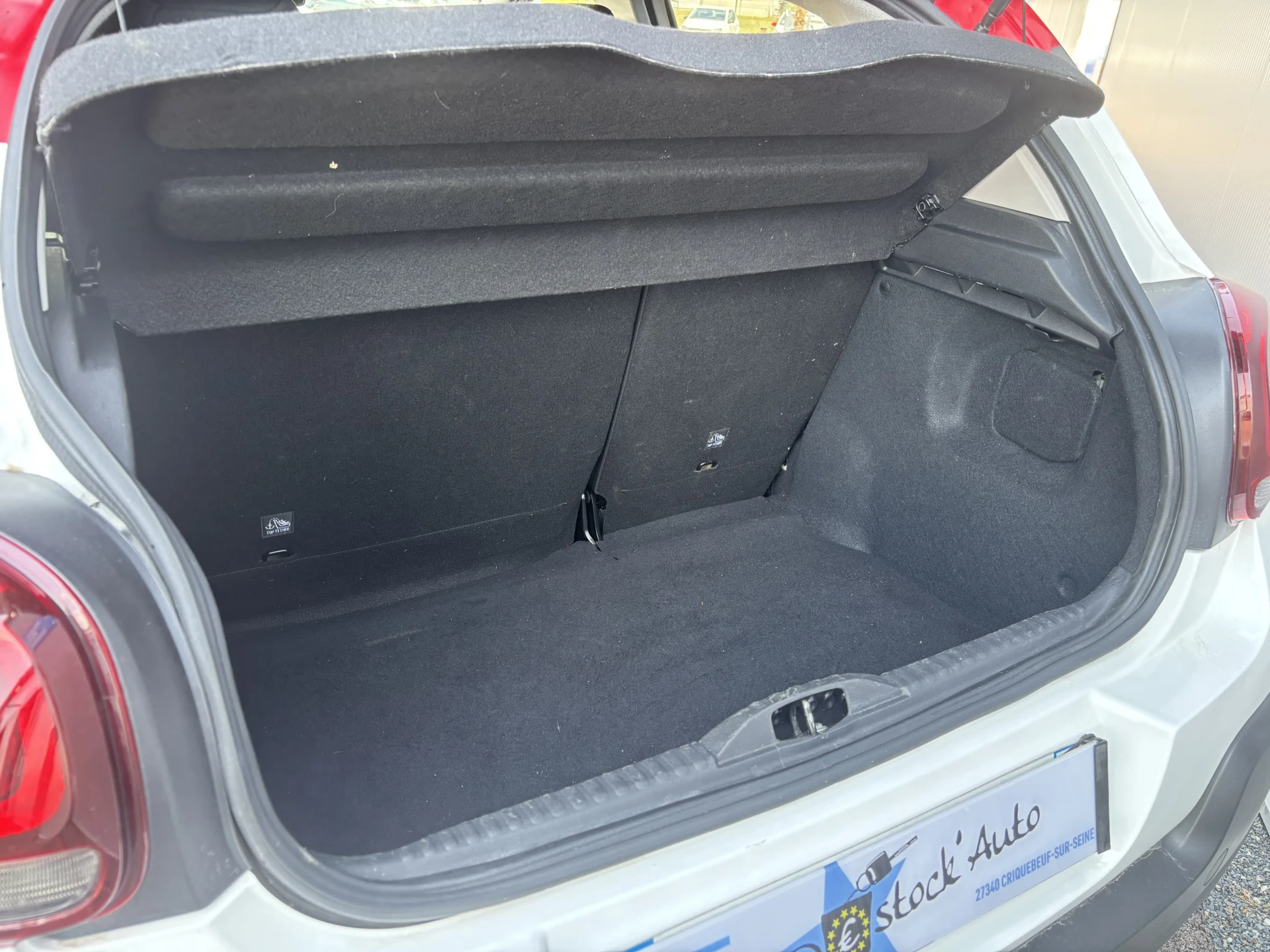 
								CITROEN C3 III Ph2 1.2 110 EAT6 full									