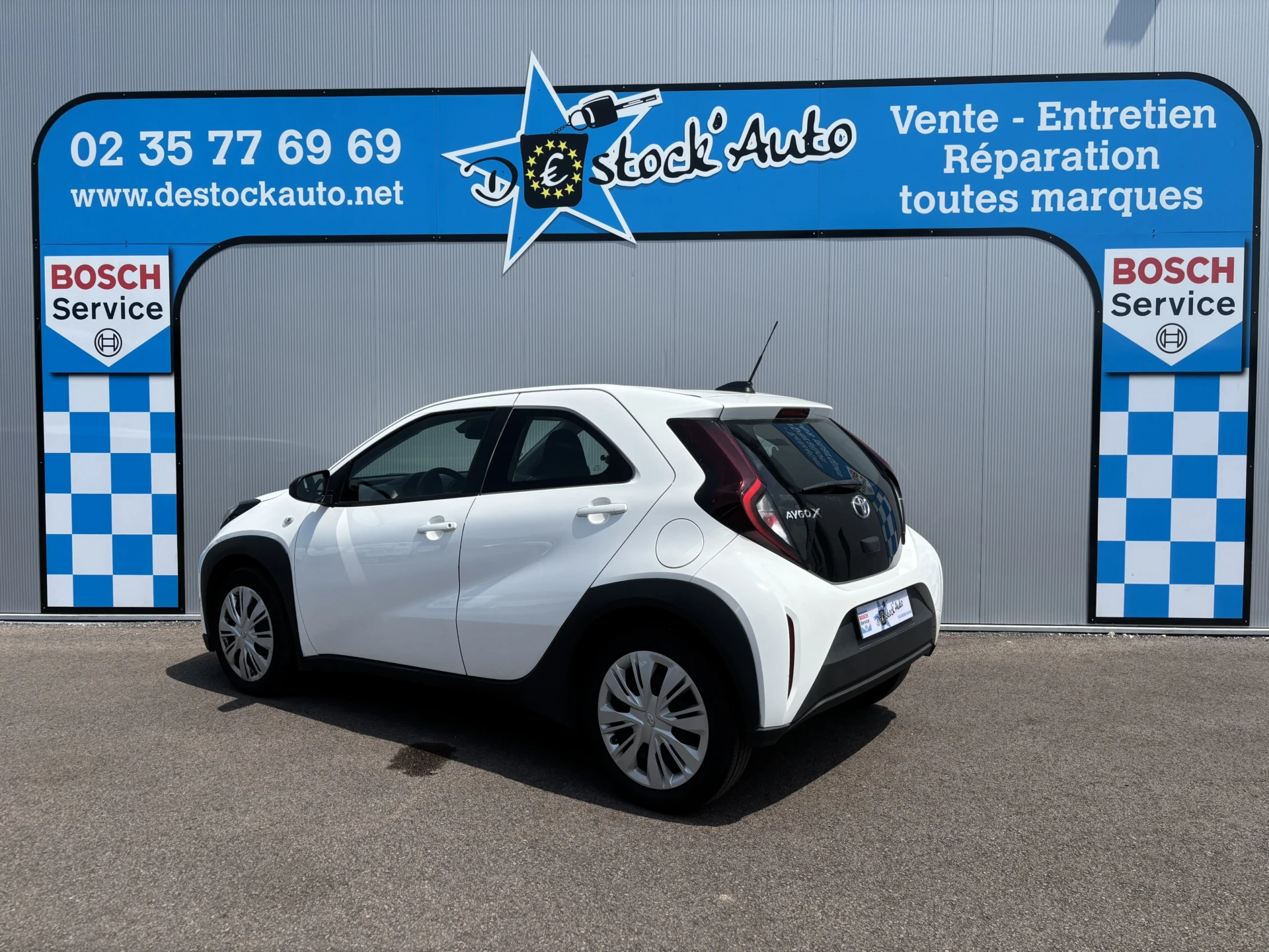 
								TOYOTA AYGO X 1.0i VVT-i 72 full									