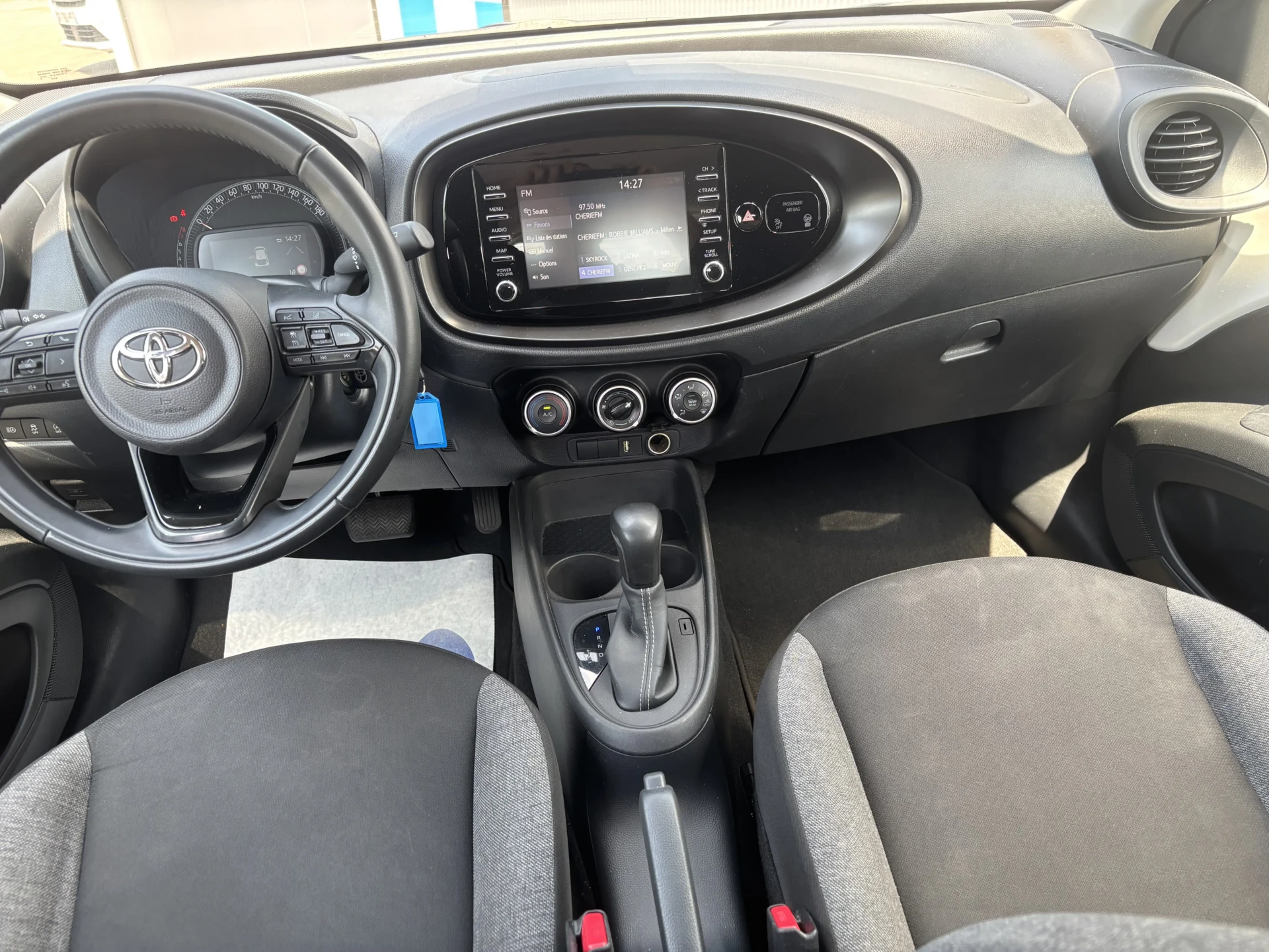 
								TOYOTA AYGO X 1.0i VVT-i 72 full									